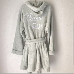 Wildfowl Pillow Talker Fuzzy Robe